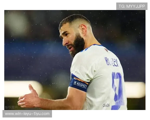 卢卡库与本泽马：终结模式分化，单点强攻转向体系融合