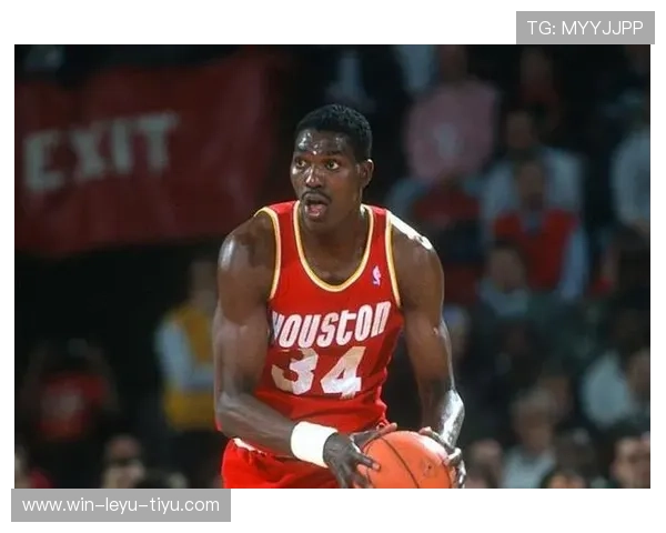 哈基姆·奥拉朱旺内线背打效率远超同期中锋展现统治力