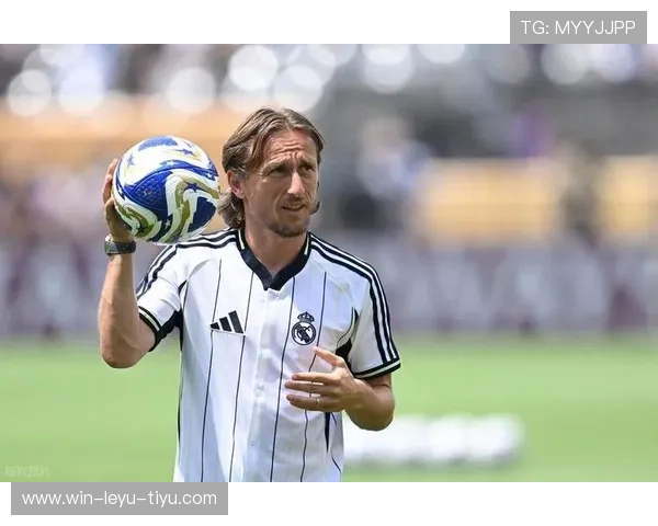 莫德里奇家冰箱里只放蛋白粉和冰块