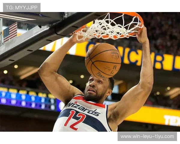 帕克无球穿插改变防守阵型，高效输出主导进攻节奏